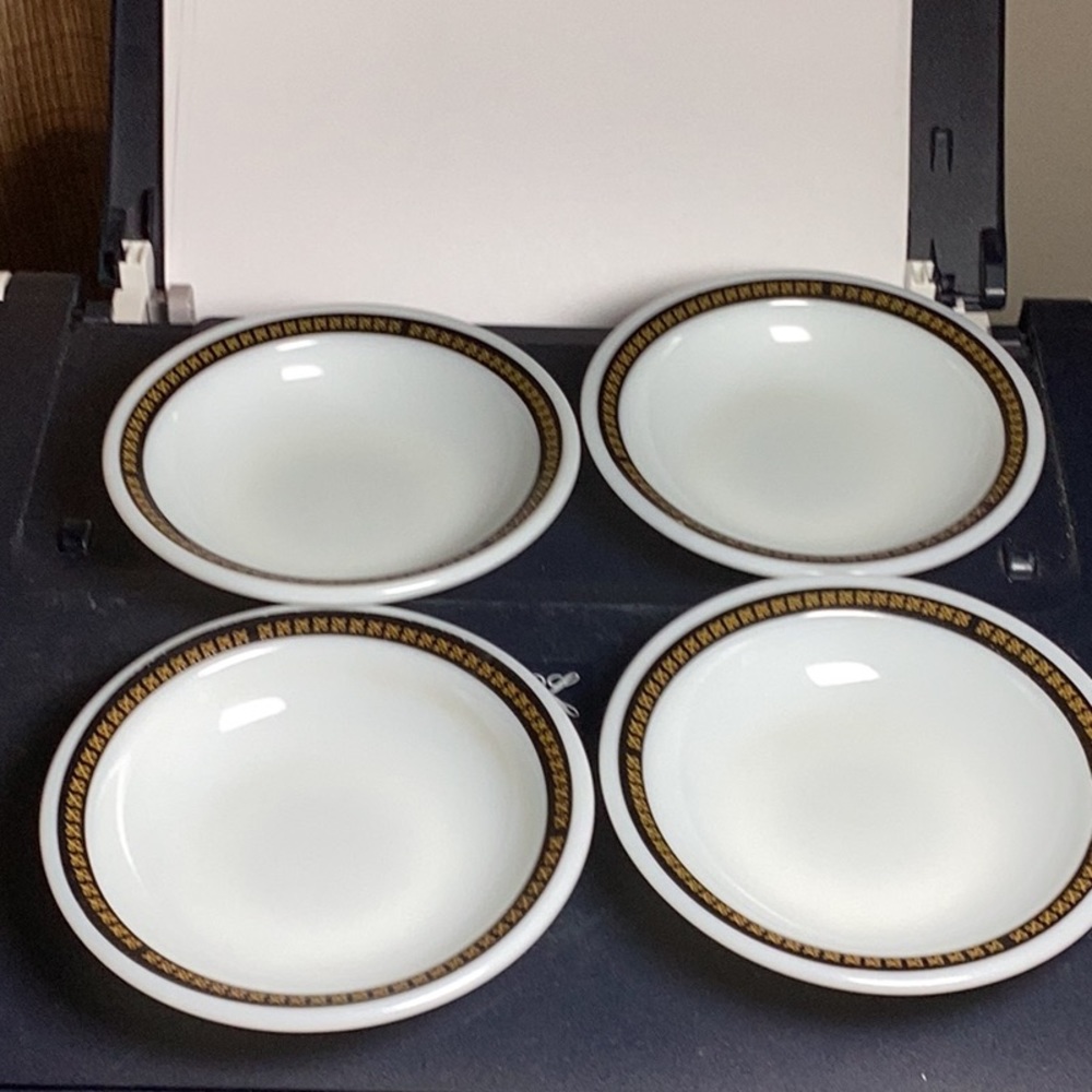 Vintage Pyrex Berry bowls